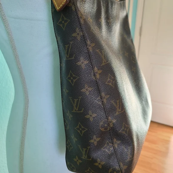 Louis Vuitton GM Looping Bag - Picture 4 of 16